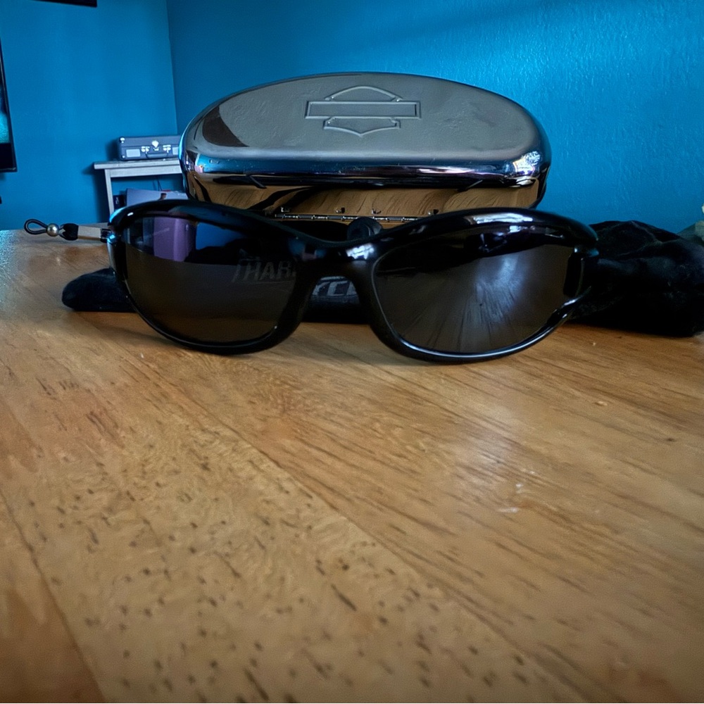 Harley-Davidson Black Sunglasses with Silver Case